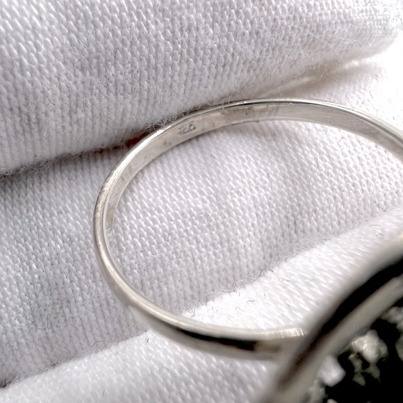 Sale $12 Firm! Sterling Claddagh Ring W/Synthetic Emerald - Picture 10 of 16